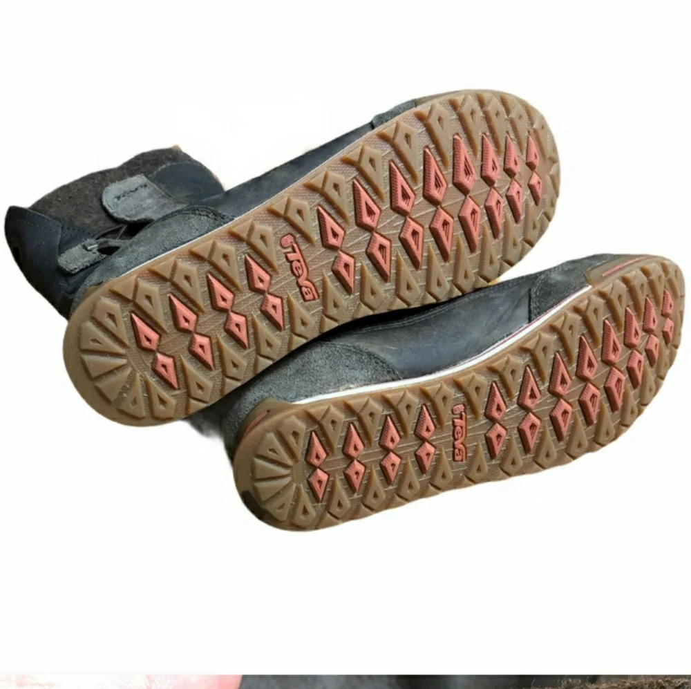 TEVA Haley Waterproof Snow Boot Sz 6.5